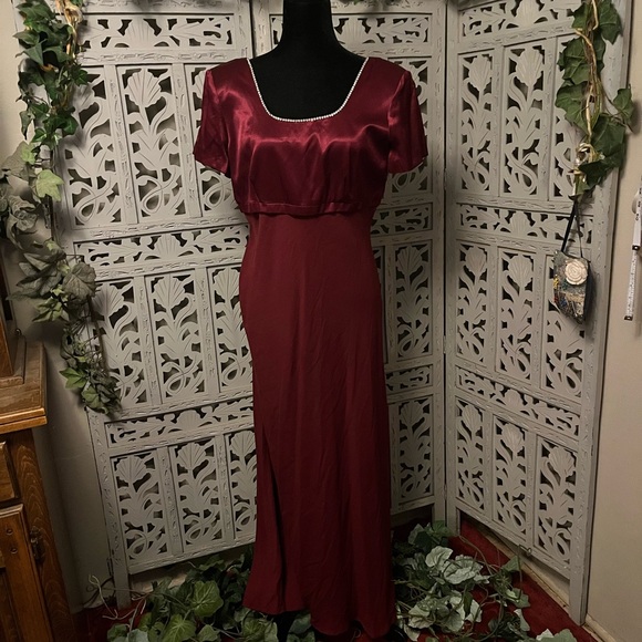 VINTAGE CDC ROYAL RUBY RED WITH RHINESTONES SHORT SLEEVE FORMAL PLUS MAXI DRESS - Picture 1 of 11